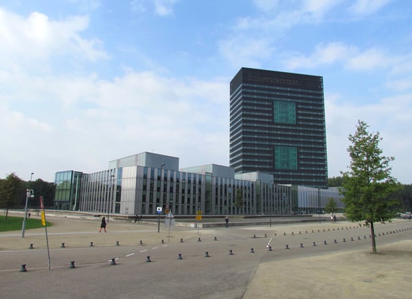 2880px-Rijkswaterstaat_Westraven